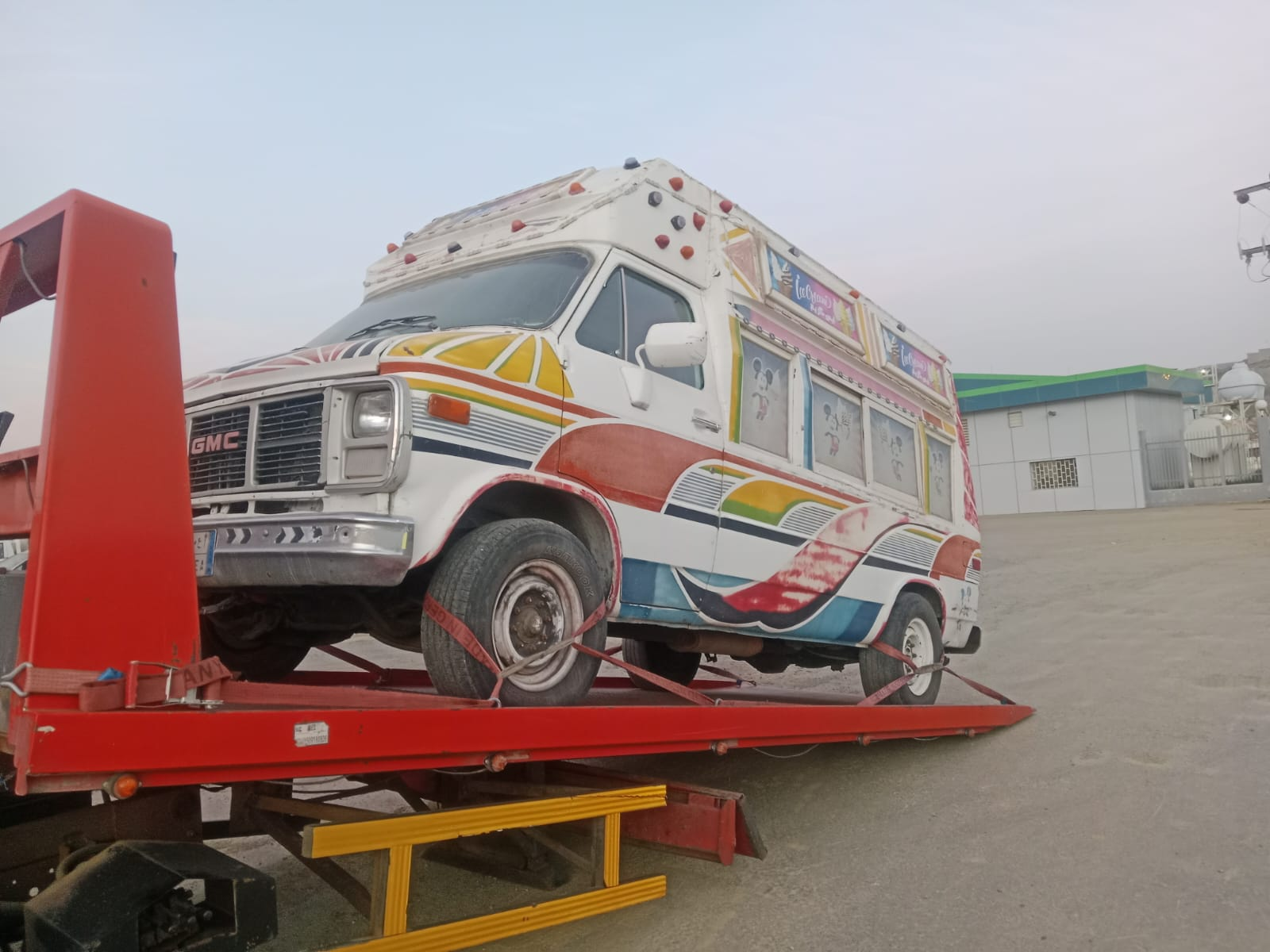 نقل المركبات الكبيرة والفانات